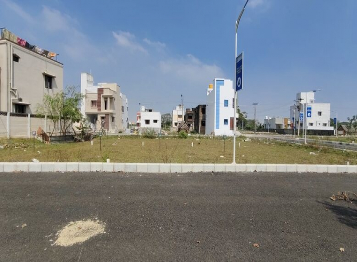 1010 Sq.Ft Plot for sale in Porur